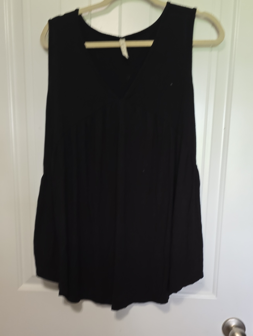Women's Black Sleeveless V-Neck Tank Top